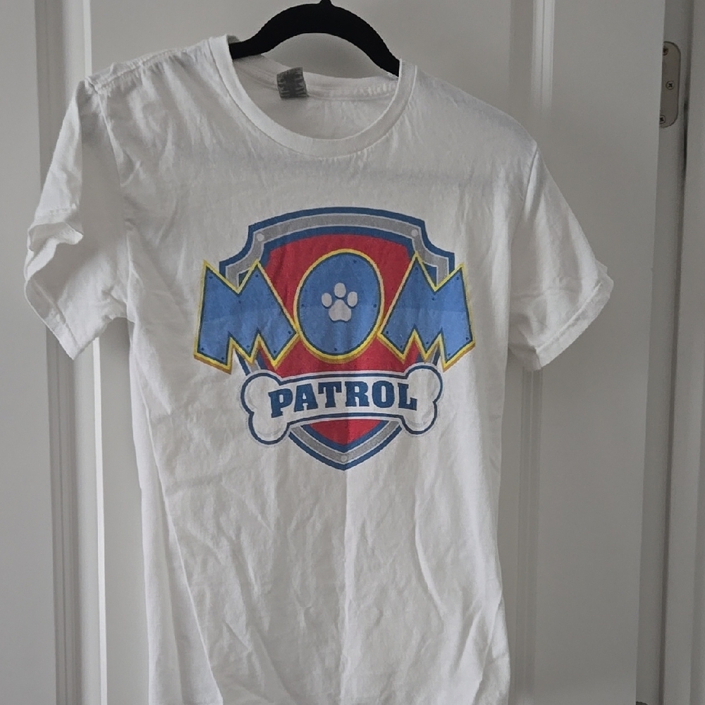 White 'Mom Patrol' Graphic T-Shirt